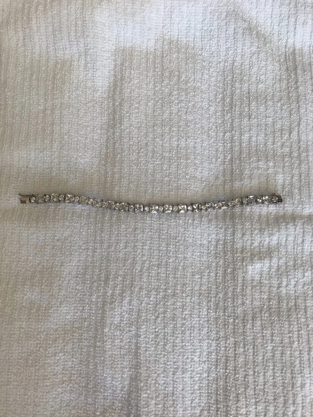 Beautiful sparkling Crystal Tennis Bracelet - Silver